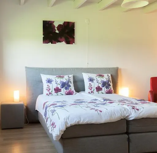 Den Achterhof Bed & Breakfast Uden